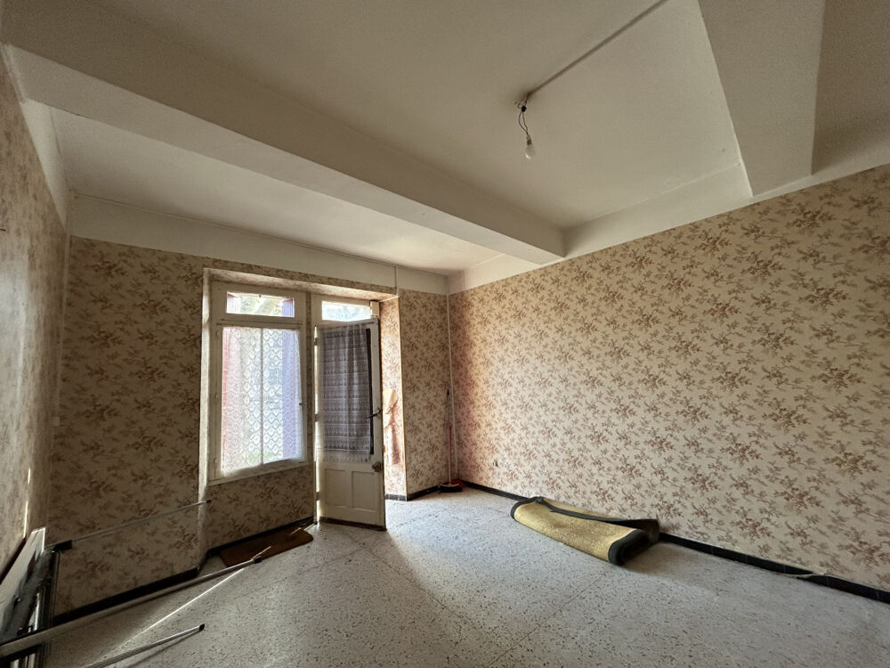 Sur la Promenade à Alzonne, maison de village de 65m2 à rénover.
