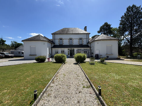   C�te d'Or : B�tisse bourguignonne de 450m2 dont 260 m2 r�nov� (plain pied) , annexes, garages sur  4000m2 Maison - 13 pi�ce(s) - 260 m�