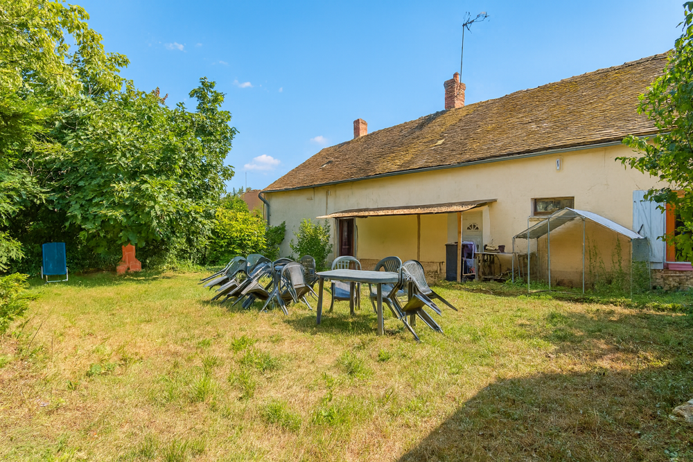 Ensemble immobilier avec 2 maisons indépendantes sur 964 m2 à Sceaux-du-Gâtinais, 10 Mn Beaumont-du-Gâtinais