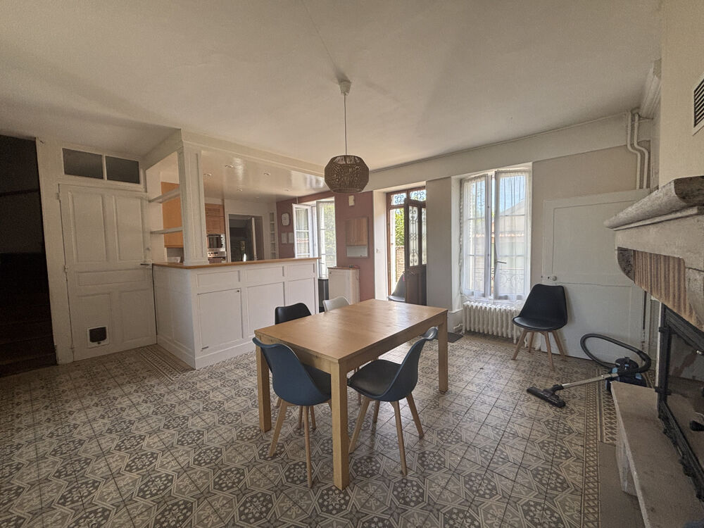 Centre-ville de Châtillon-sur-Seine (Côte-dOr),maison de 130m2 avec terrain de 532 m2 :garage