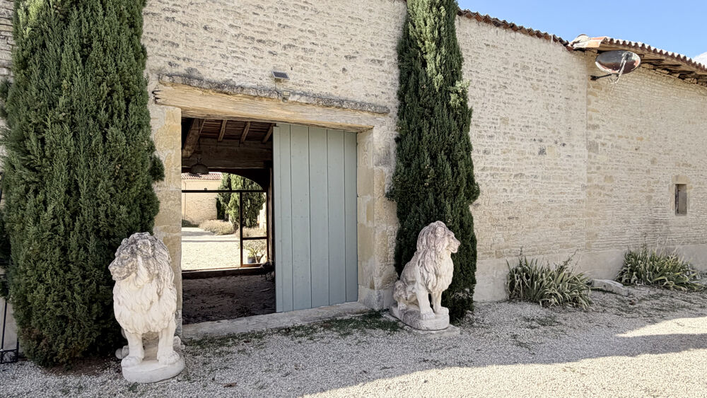 à vendre  Propriété/château Matha (17160)