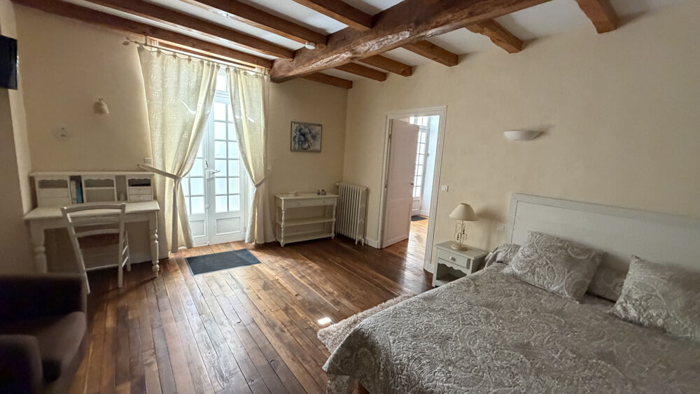 à vendre  Propriété/château Saint-Jean-d'Angély (17400)