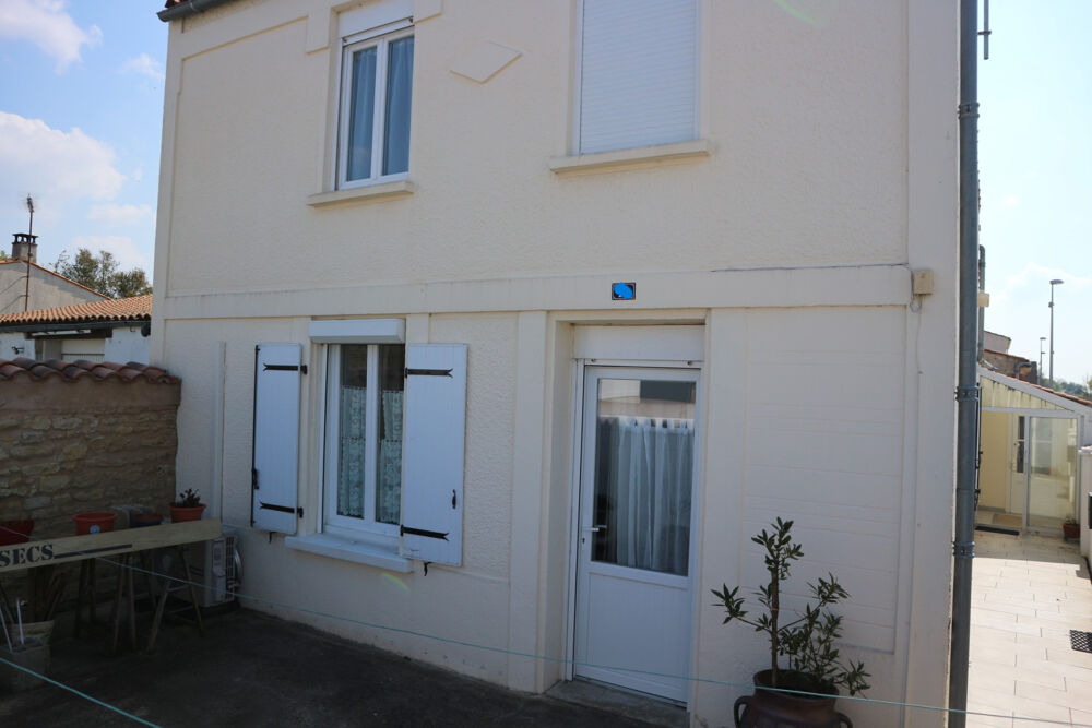 Vente Maison BELLE MAISON EN BON ETAT GENERAL DE 100 M2 SUR UN TERRAIN CLOS DE 115 M2. CENTRE BOURG A PROXIMITE DES COMMERC La jarrie