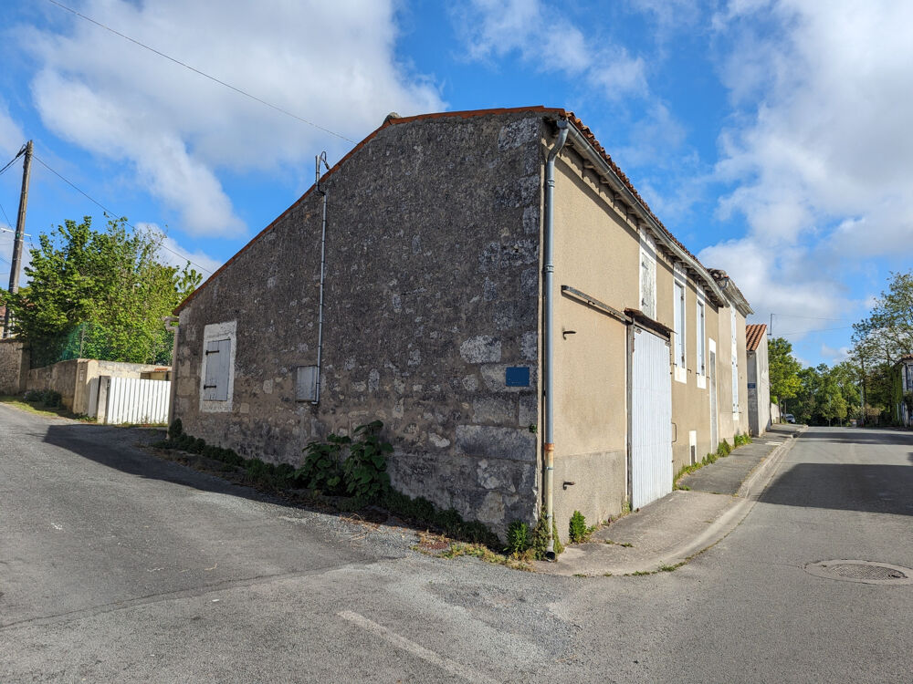 Vente Maison Petite maison centre bourg de Chaniers (17) avec dpendances Chaniers