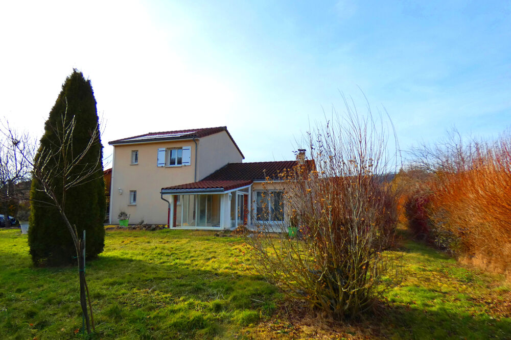 A 2 pas d' Arpajon sur Cère BELLE MAISON contemporaine
