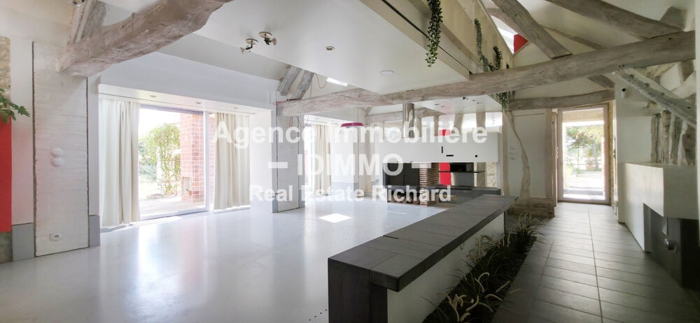 A VENDRE LONGERE AU STYLE MAISON D'ARCHITECTE 202 m2 habitables à CHAPELON 45270