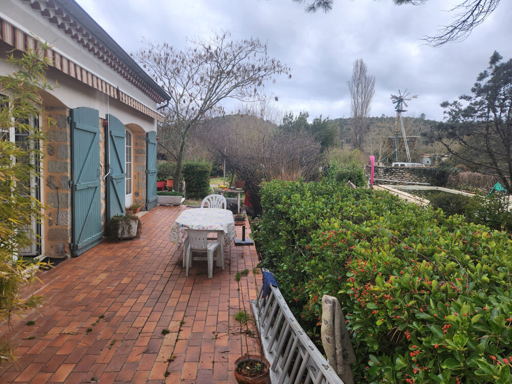 Vente Maison Villa - 150 m2 habitable de plain-pied et 50 m2 de garages attenants - combles et dépendances - 3390 m terrain Laurac en vivarais