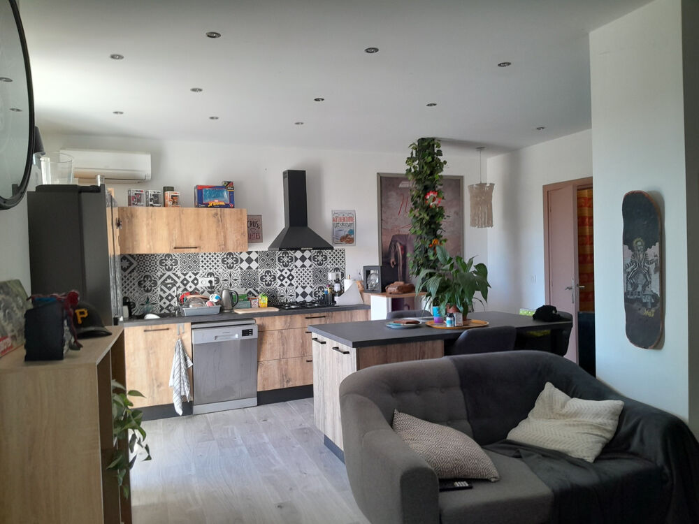 En vente 395200 € à Fréjus : maison de ville ,avec 2 appartements soit 126M2