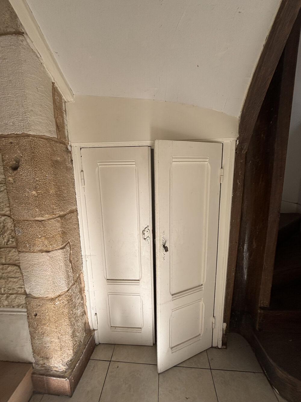 CHATILLON SUR SEINE : Proche du centre ville maison de 90m2rénovée avec remise et grange de 45m2