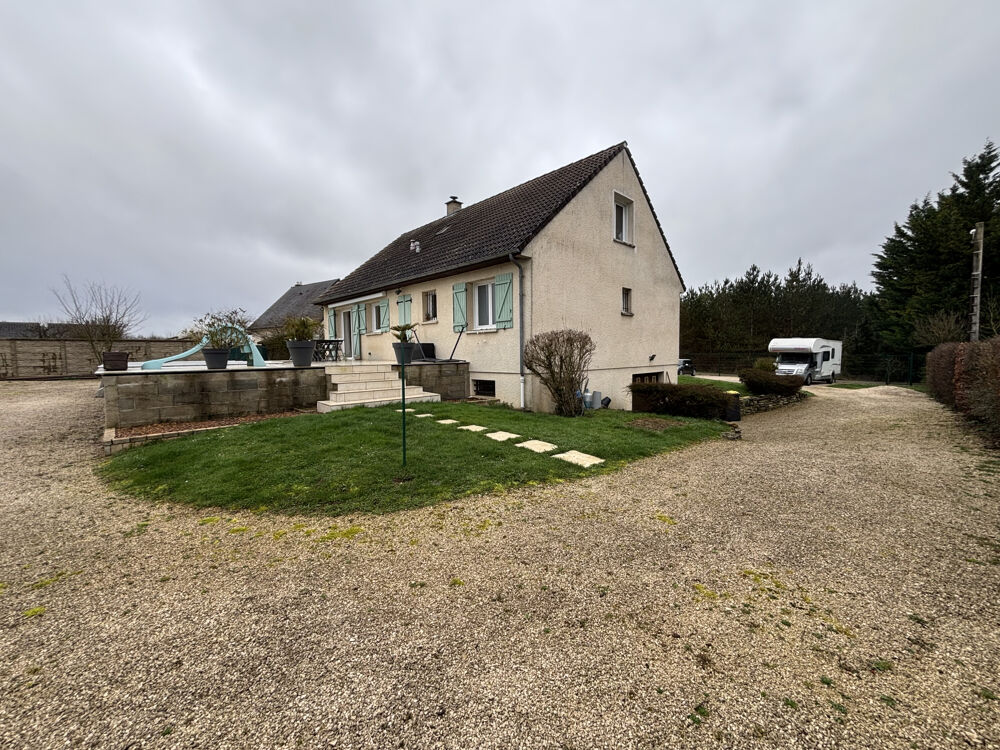 Vente Maison LAIGNES ( 21)  Pavillon contemporain de 1984 (130m2) avec sous-sol (100m2) sur 1700m2 de terrain avec piscine. Laignes