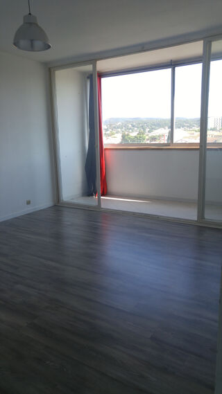 Apartment in Bagnols-sur-Cèze, Gard, Bagnols-sur-Cèze