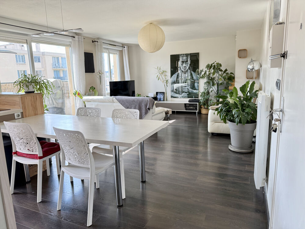 Vente Appartement Limite Lyon 8 T4 dernier étage avec Terrasse Parking fermé et cave Lyon 8