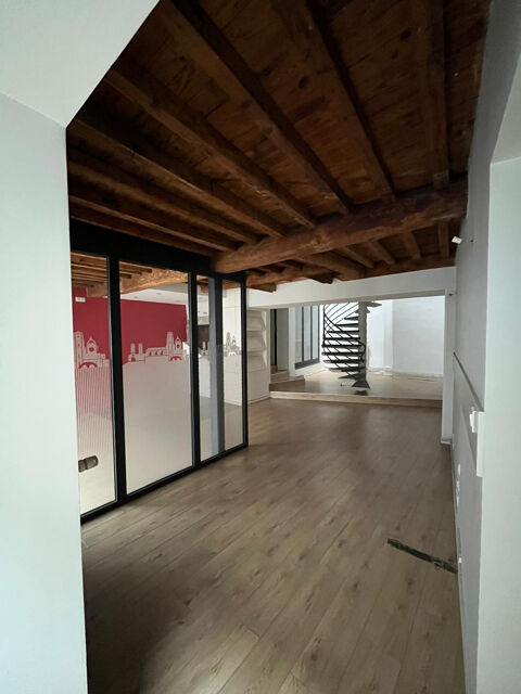   MONTBRISON CENTRE VILLE IMMEUBLE 300 M2 POUR ACTIVITES LIBERALES OU COMMERCIALES 