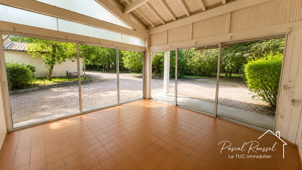 LONGERE DE CARACTERE-270 m2-3,5 hectares de bois-Dépendances