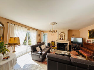 Vente Maison SUPERBE VILLA BOURGEOISE DE STYLE RETHAIS DE 180 M2 SUR UN TERRAIN CLOS ET ARBORE DE 1122 M2. A 15 MN DE LA La rochelle