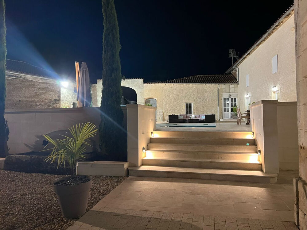 � vendre  Propri�t�/ch�teau Saint-Jean-d'Ang�ly (17400)