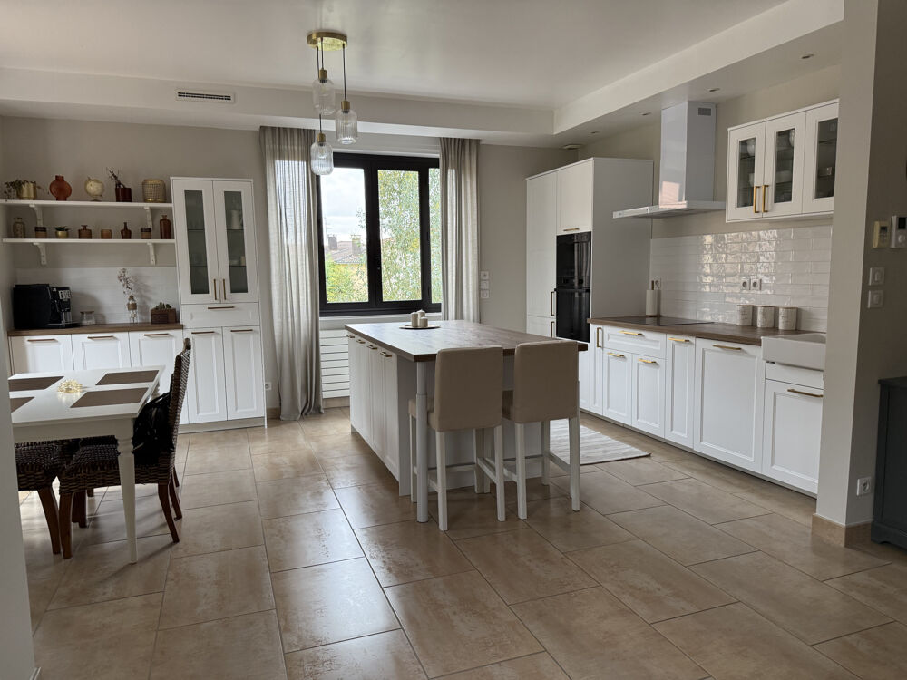 Belle prestation pour cette Maison de 220m2 Saint Priest