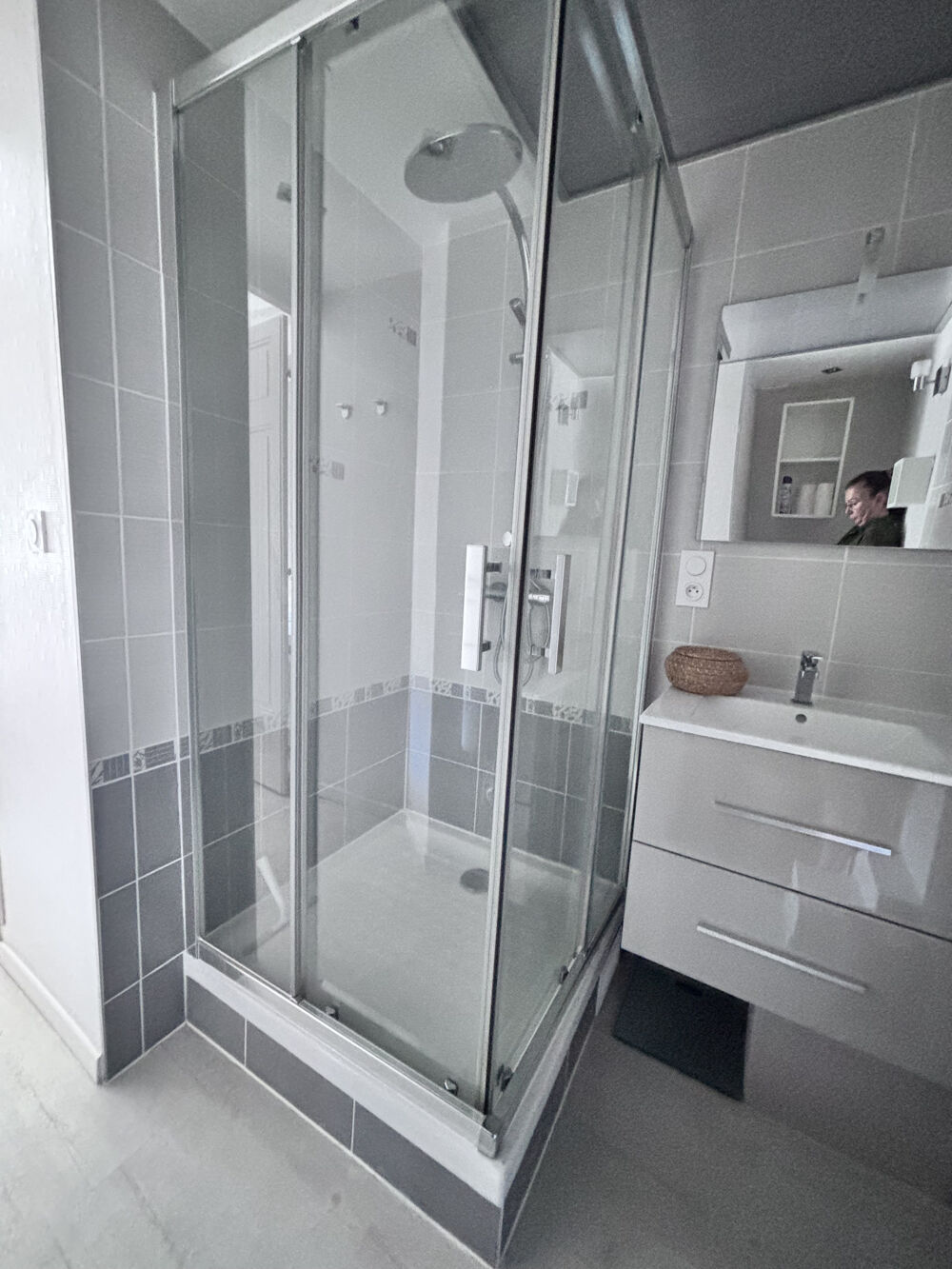 Location Appartement CHÂTEL-GUYON   A LOUER STUDIO MEUBLÉ 18 m2   RÉSIDENCE SÉCURISÉE Chatel guyon