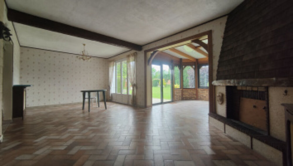 MAISON ANCIENNE REFAITE A NEUF DE 130 M2 HAB AVEC DOUBLE GARAGE ET VERANDA SUR 1000 M2 DE TERRAIN CLOS AU CALM