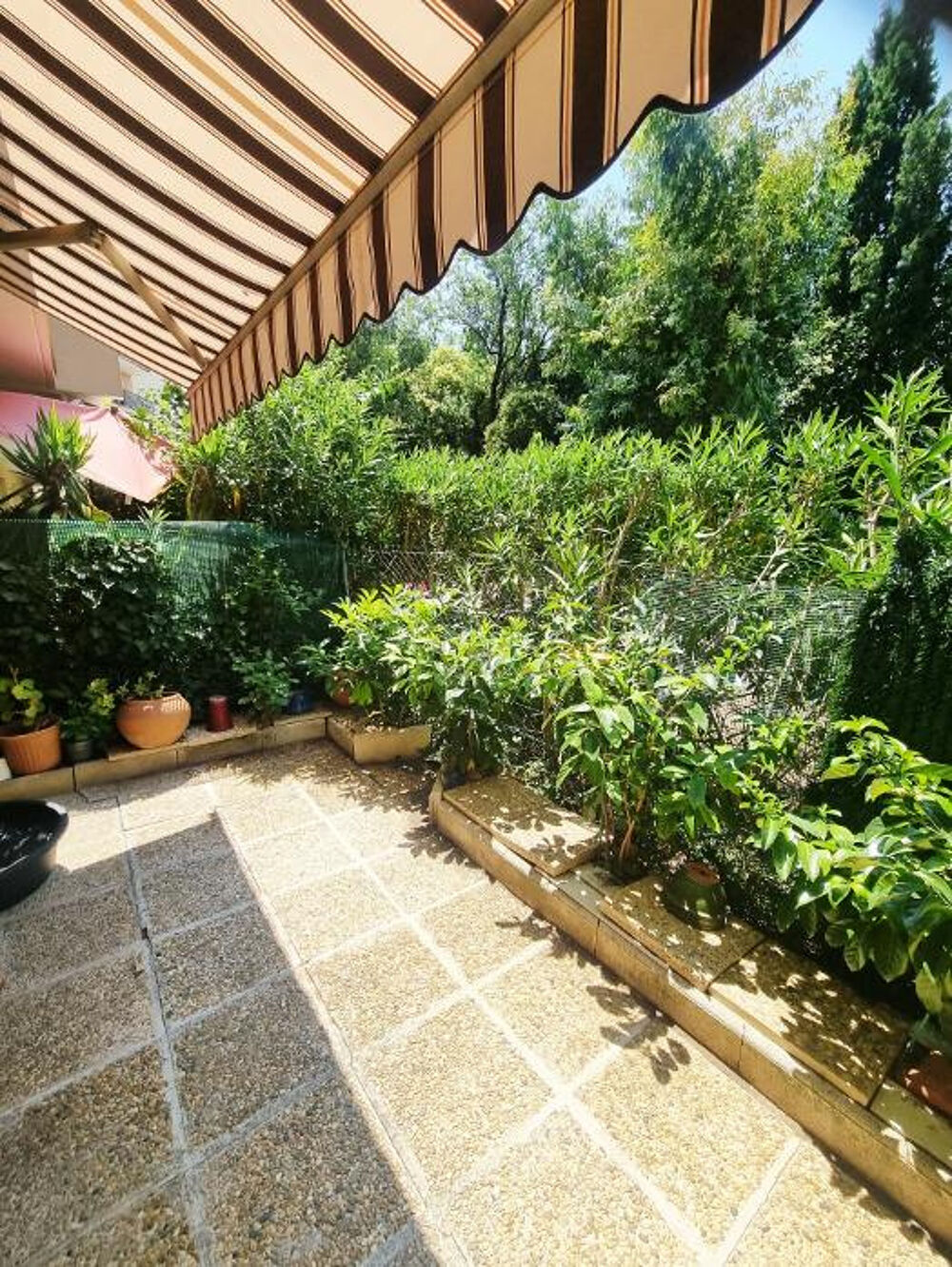 Exclusivité Draguignan dans résidence standing bel F2 de 63m rez de jardin parking cave 178500€ crn2408 dpe c