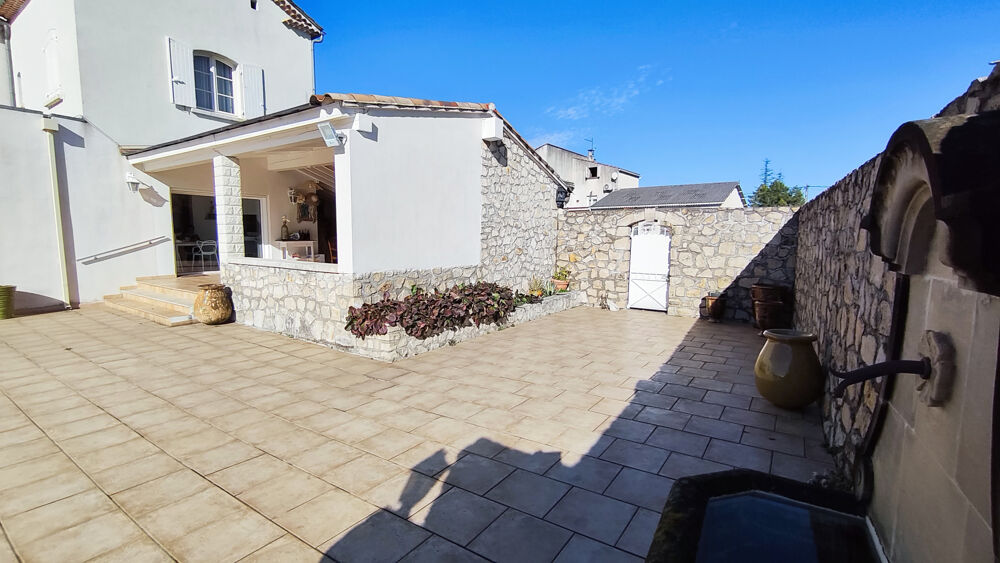 Maison familiale avec piscine sur 1 800 m2