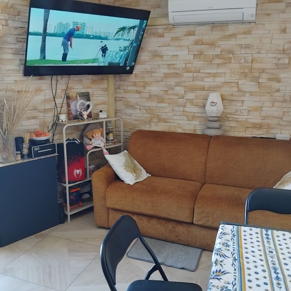 APPARTEMENT AVEC PETITE VUE MER, BALCON ET PARKING PRIVATIF