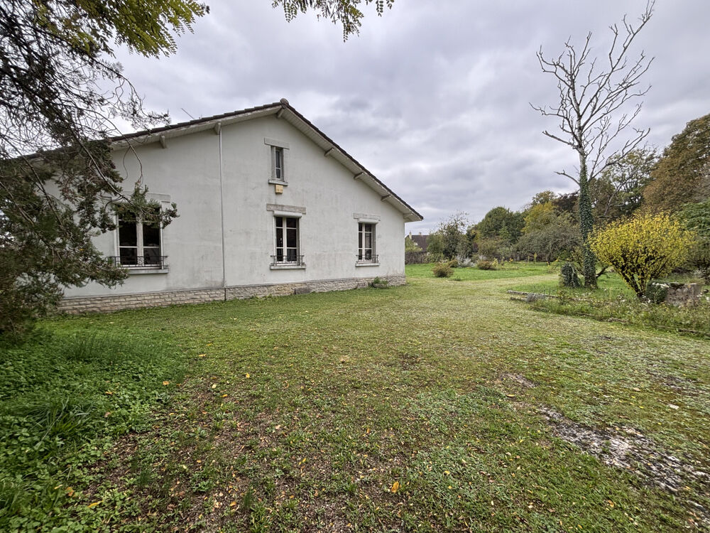 CHATILLON SUR SEINE : Maison de 1930 de plain pied avec 2700m2 de terrain , atelier, bûcher et dépendance