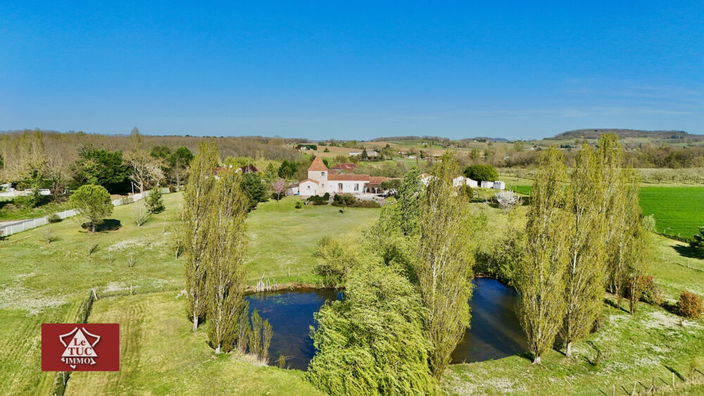 Propriété contemporaine avec lac et maison damis.