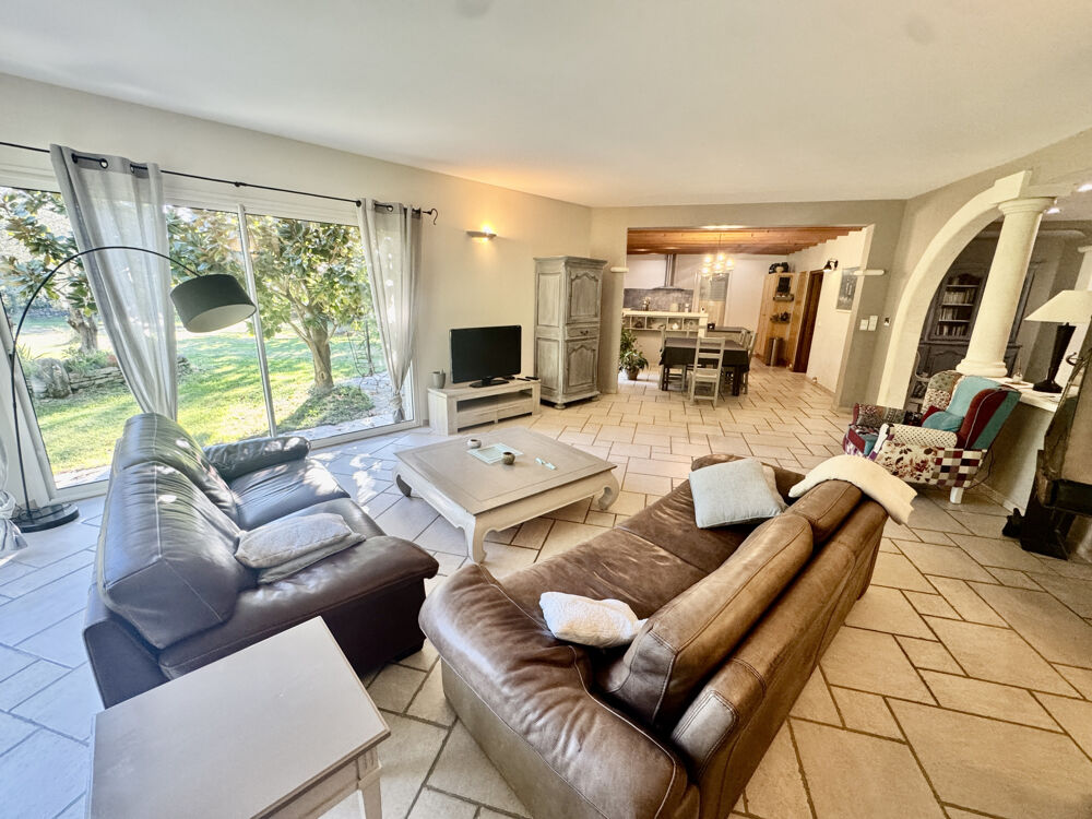 Vente Maison Maison contemporaine 200 m2 sur 2687 M2 de terrain clos Solerieux