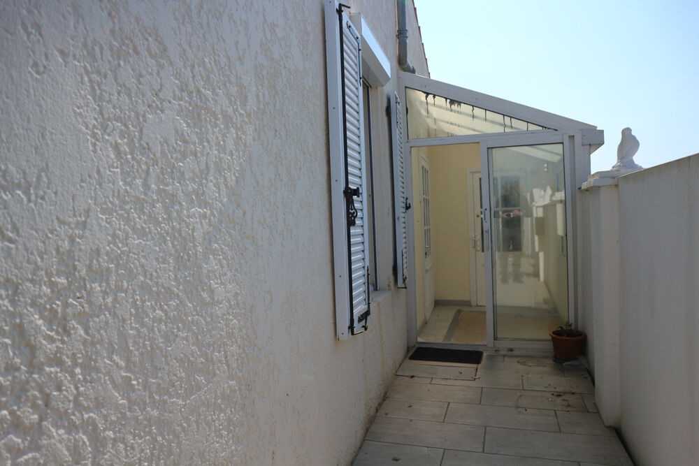 Vente Maison BELLE MAISON EN BON ETAT GENERAL DE 100 M2 SUR UN TERRAIN CLOS DE 115 M2. CENTRE BOURG A PROXIMITE DES COMMERC La jarrie
