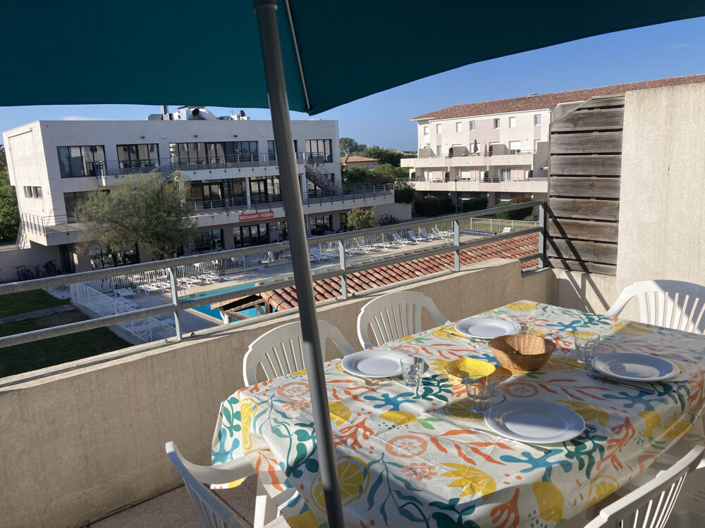 Grand duplex de 50 m2 avec vue sur piscine dans résidence avec prestations multiples