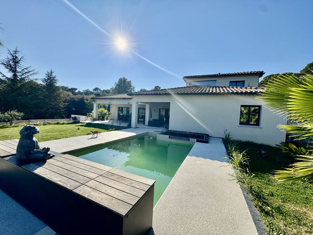 Villa contemporaine 203 m2 avec piscine et garage