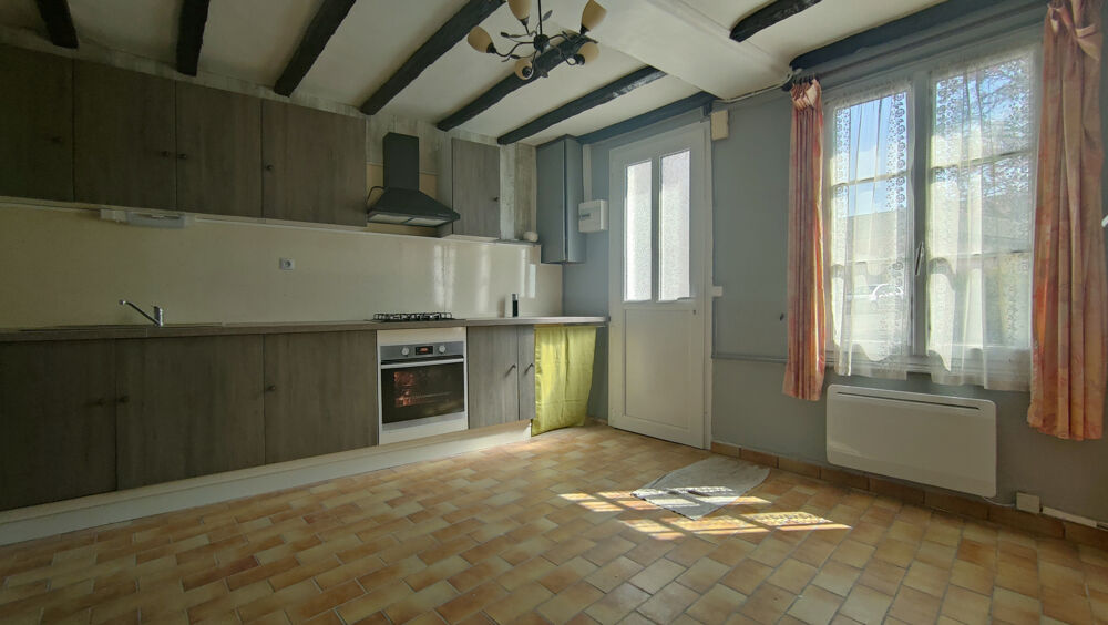 PLEIN CENTRE VILLE, TRES BELLE MAISON ANCIENNE RENOVEE AVEC TROIS CHAMBRES PROCHE TOUTES COMMODITES