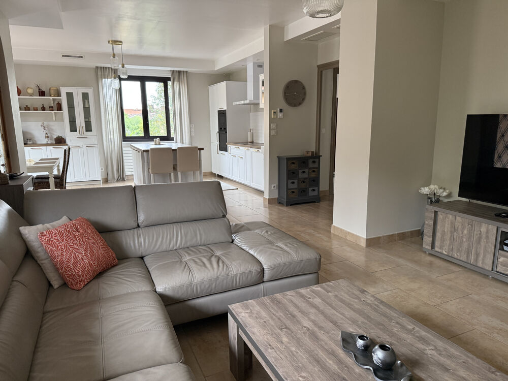 Belle prestation pour cette Maison de 220m2 Saint Priest