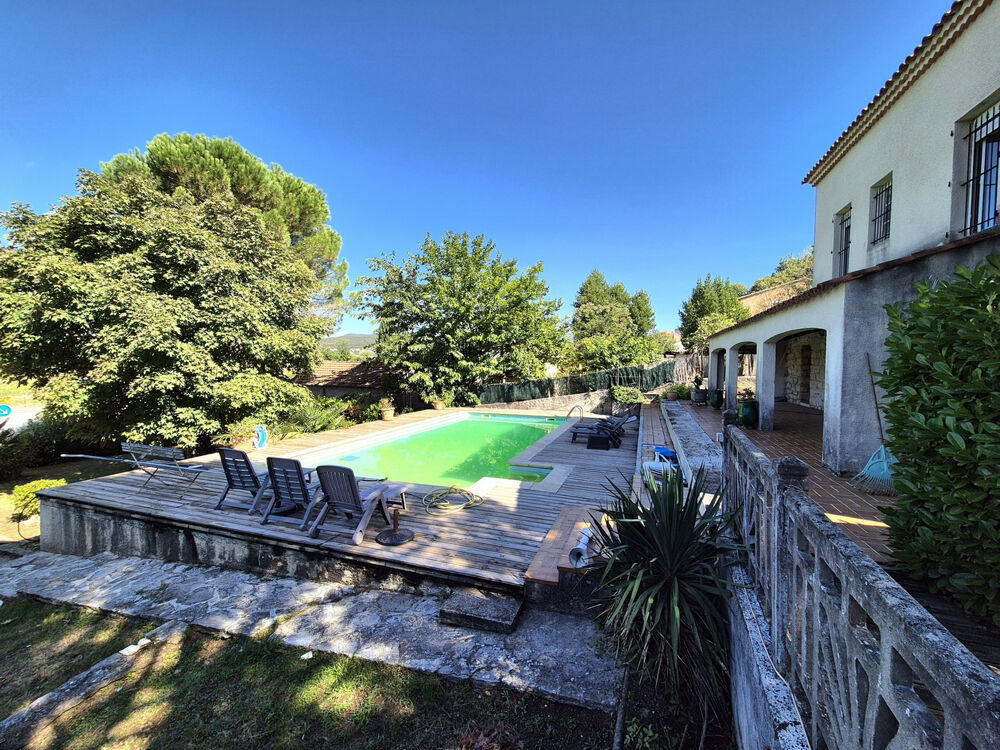 Maison 132 m2 terrain 1985 m2 piscine