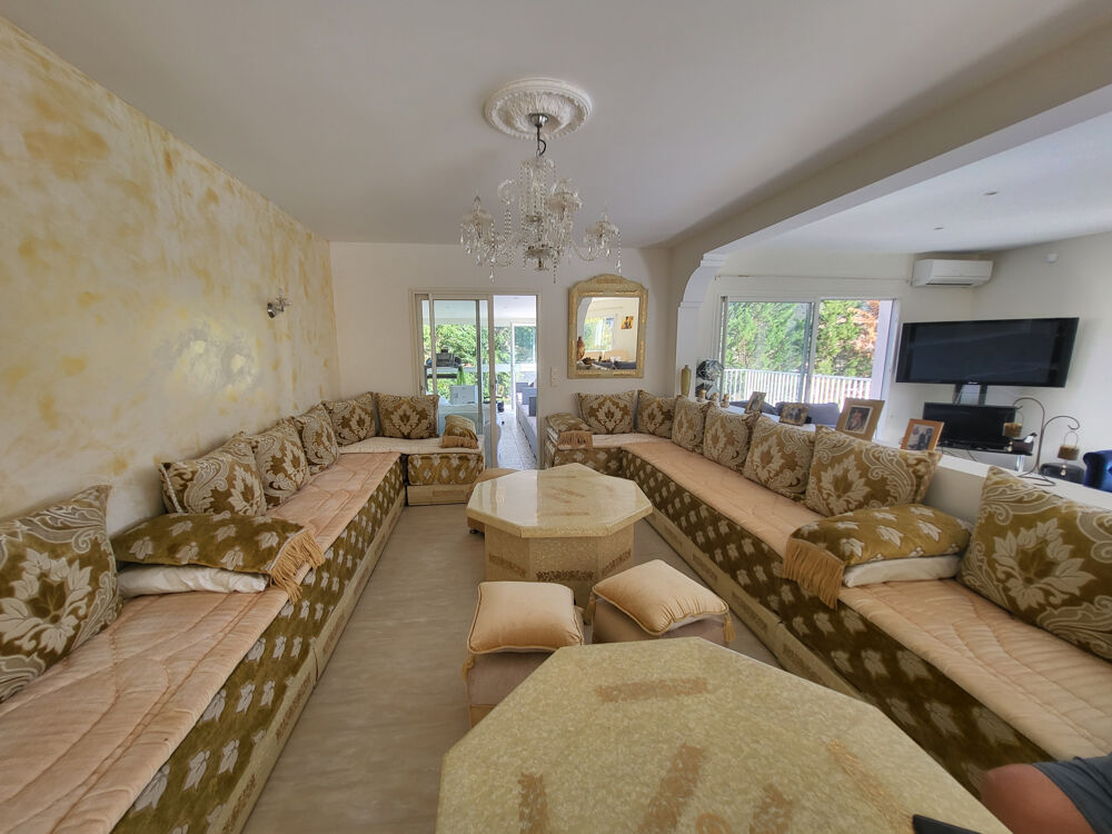 Charmante villa avec piscine à Alata