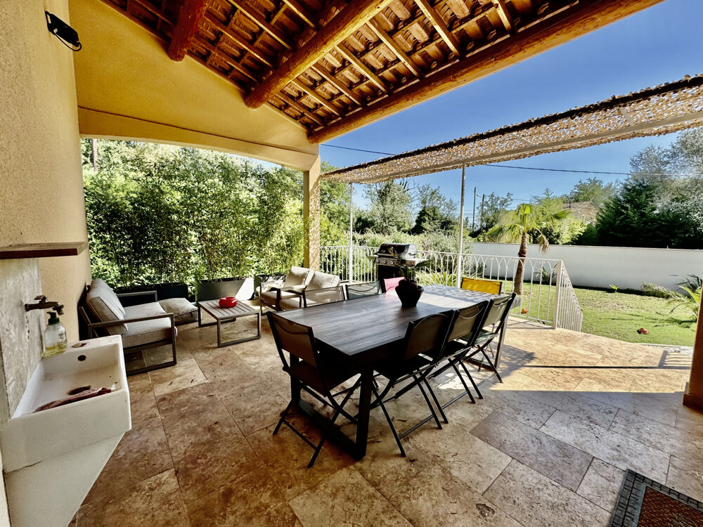 Villa avec piscine 200 m2 sur 3000 m2 de terrain.