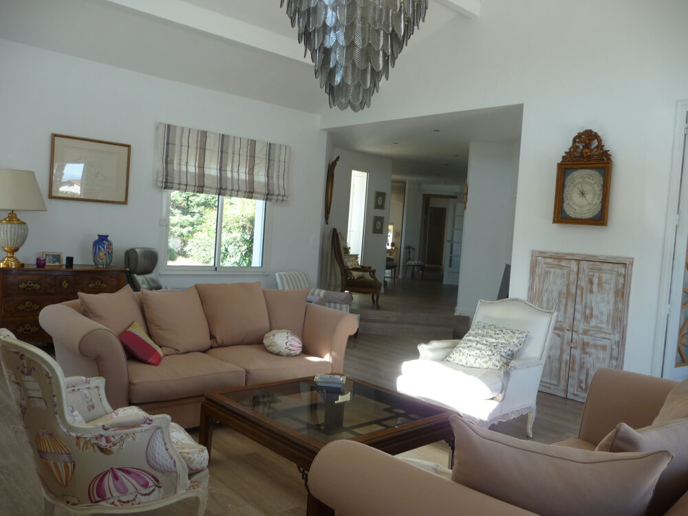 Vente Maison MONTBRISON SUPERBE VILLA CONTEMPORAINE AVEC PISCINE   208 m2   TERRAIN DE 2 700 m2 Montbrison
