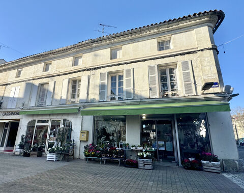   Commerce centre-ville de JARNAC (16) 