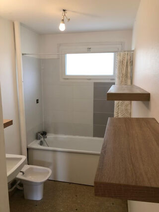  Appartement à louer 4 pièces 80 m²