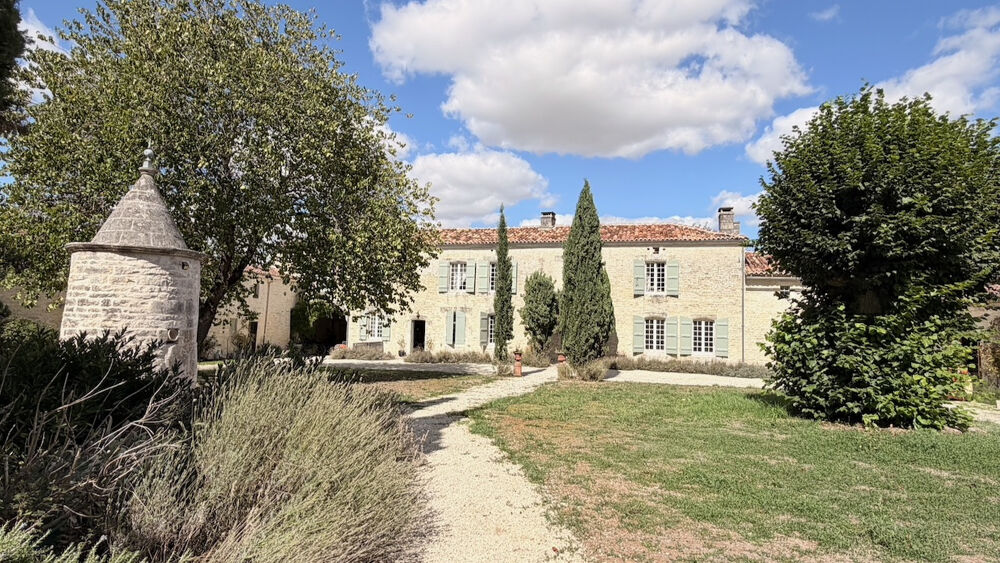 à vendre  Propriété/château Matha (17160)