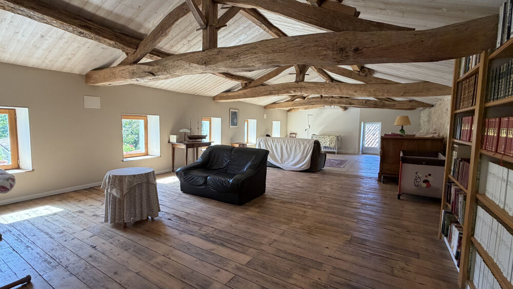 à vendre  Propriété/château Saint-Jean-d'Angély (17400)