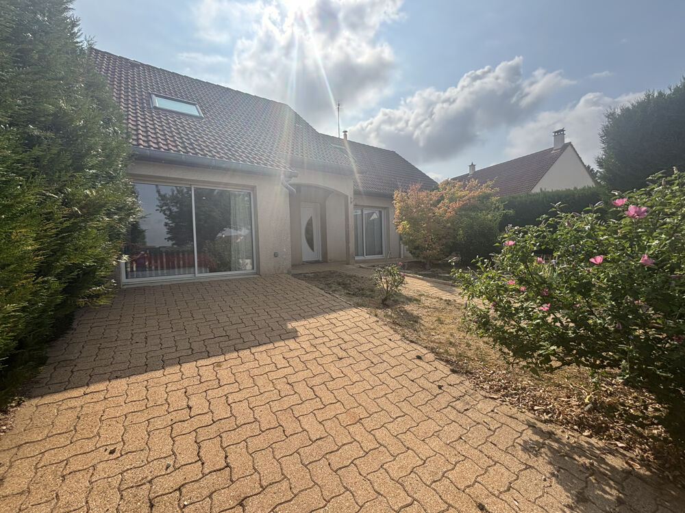 CHATILLON SUR SEINE :Pavillon année 1985 de 130 m2 avec garage, terrain de 500m2 et piscine hors sol.