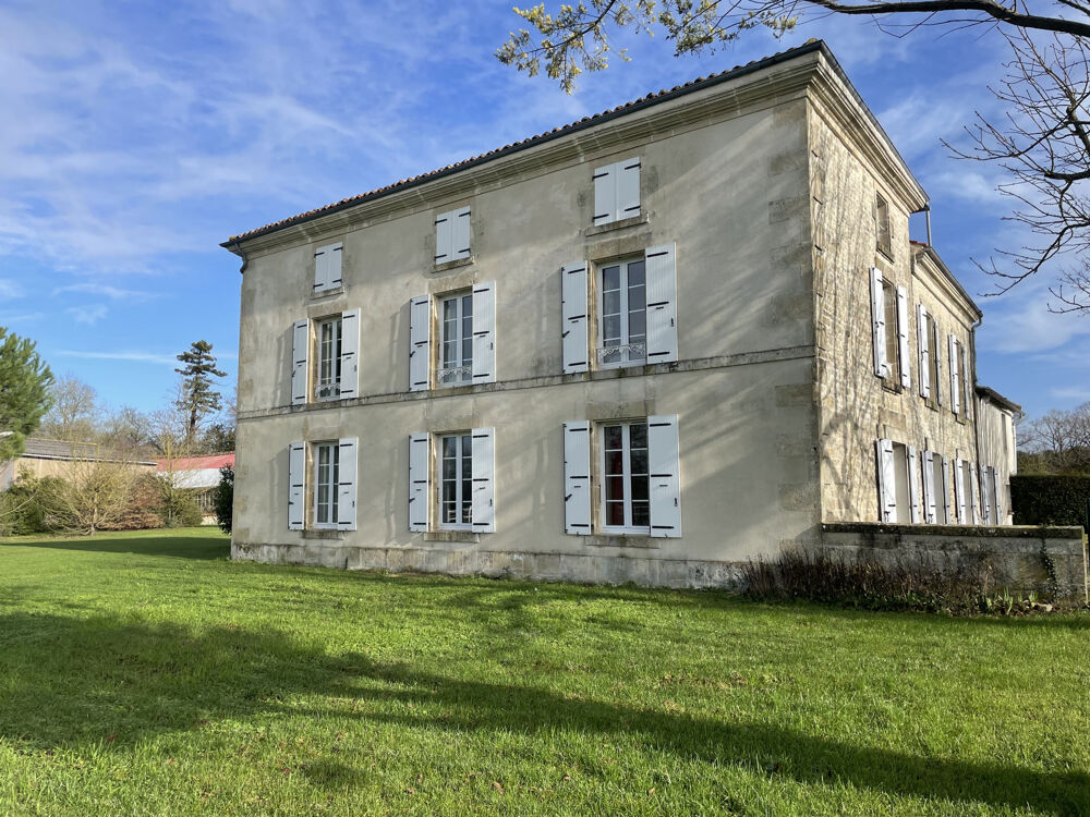 Vente Proprit/Chteau ENSEMBLE IMMOBILIER AVEC BELLE CHARENTAISE DE 270 M2 , 2 ANNEXES,GRANGES ET DEPENDANCES.LE TOUT SUR UN PARC CL Aulnay