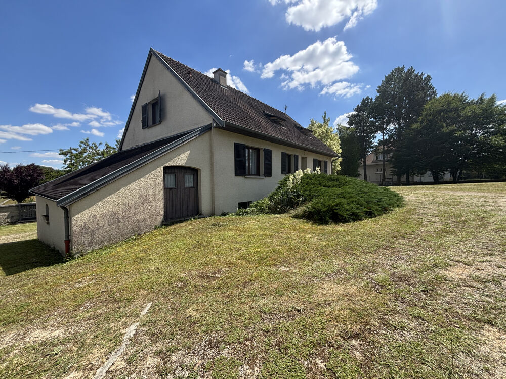 LAIGNES (21) maison de 205m2 ,année 1980 ,avec sous-sol , garages et terrain de 2000m2 proche de l'autoroute.