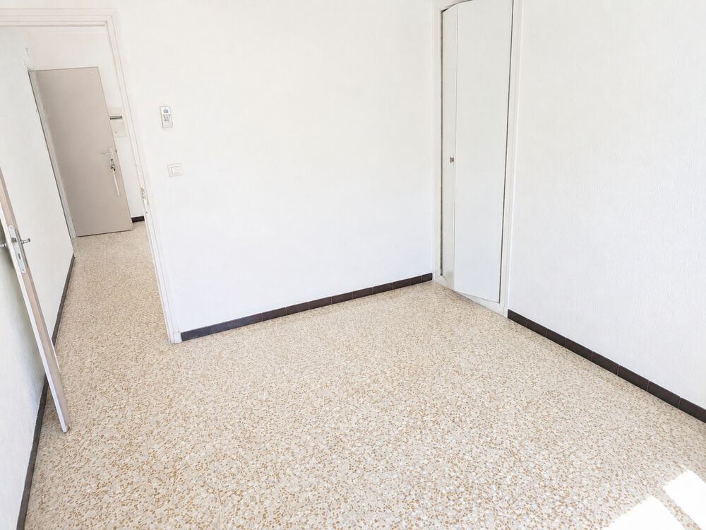 Grand appartement à rénover de type P3 en rez-de-chaussée