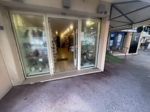 MURS COMMERCIAUX CAVALAIRE 210000 83240 Cavalaire sur mer