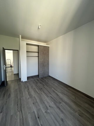  Appartement à louer 3 pièces 94 m²
