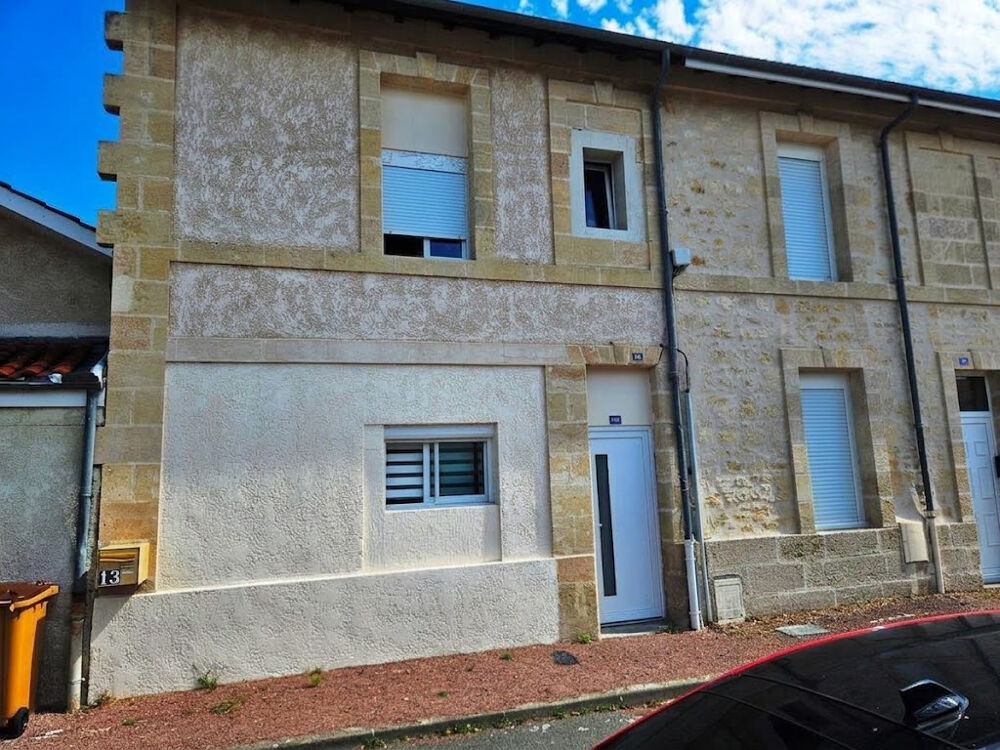 Saint-Yzan-de-Soudiac  Maison de bourg 3 chambres rénovée de 99.47m2 avec piscine