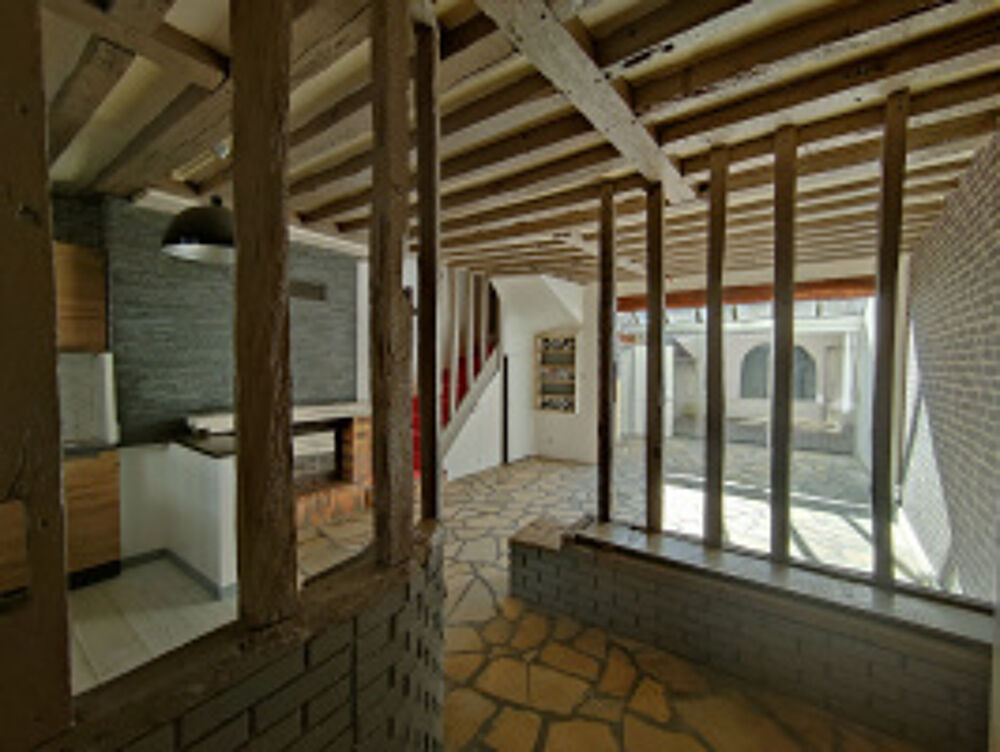 HYPER CENTRE VILLE, MAGNIFIQUE MAISON ANCIENNE RENOVEE ATYPIQUE A COLOMBAGE BOIS DE 140M2 HAB AVEC JARDIN